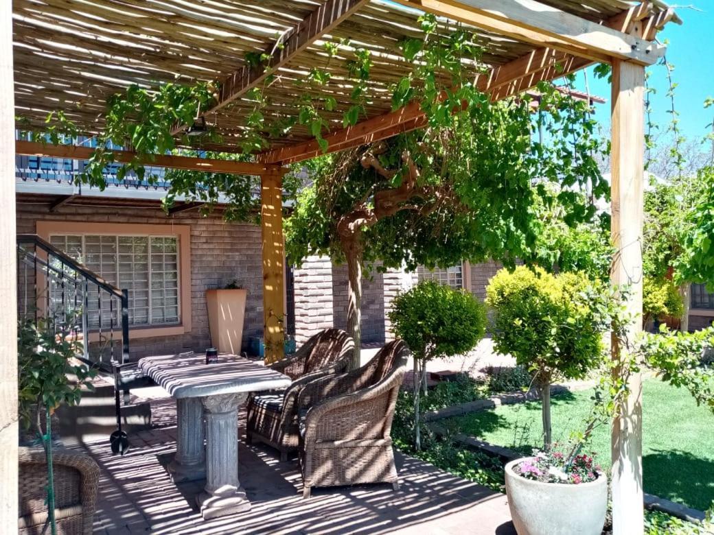 Wisteria Lane Guesthouse Postmasburg Экстерьер фото