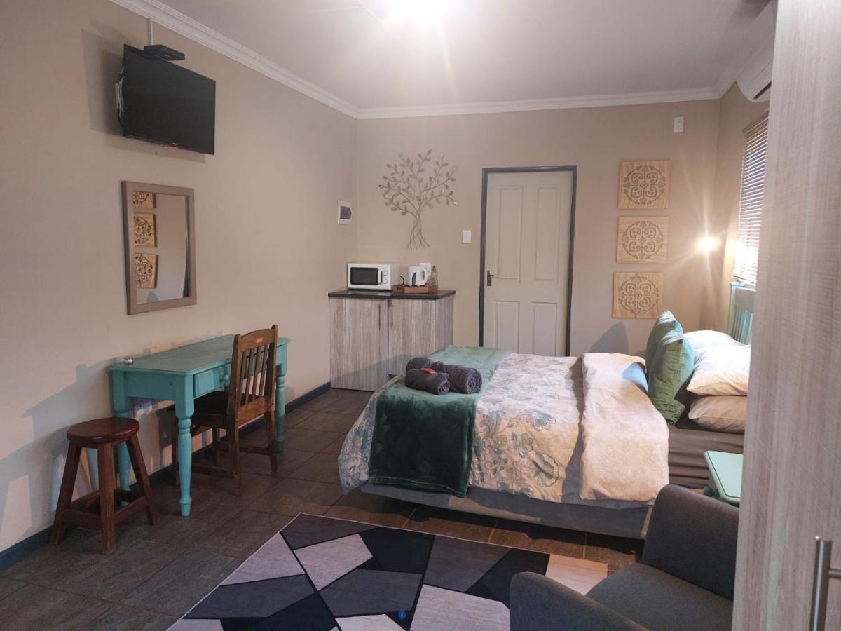 Wisteria Lane Guesthouse Postmasburg Экстерьер фото