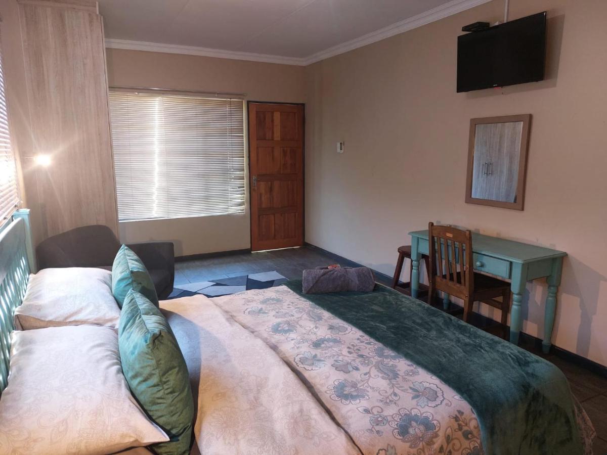 Wisteria Lane Guesthouse Postmasburg Экстерьер фото
