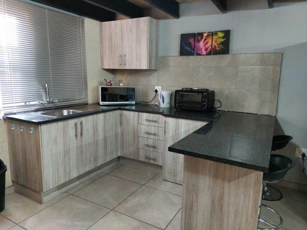 Wisteria Lane Guesthouse Postmasburg Экстерьер фото