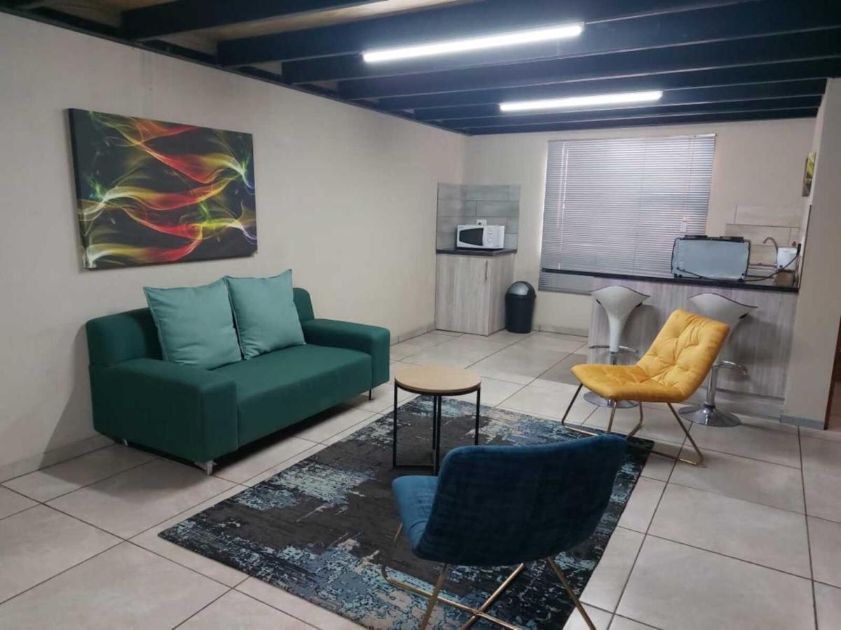Wisteria Lane Guesthouse Postmasburg Экстерьер фото