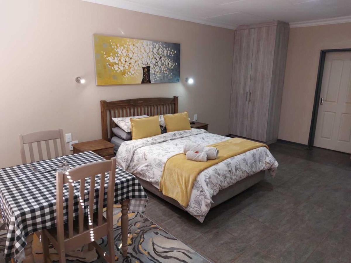 Wisteria Lane Guesthouse Postmasburg Экстерьер фото