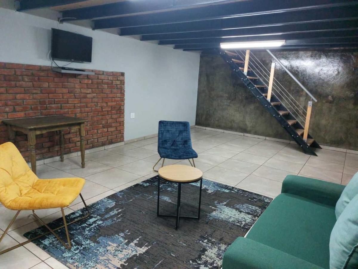Wisteria Lane Guesthouse Postmasburg Экстерьер фото